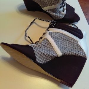GX by Gwen Stefani B&W Peekaboo Wedges